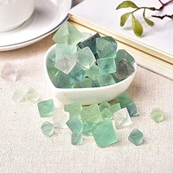 Healing Decorative Crystal 20g/50g Natural Green Fluorite Raw Crystals Ore Mineral Collection Healing Quartz Home Decor Rock Mineral Specimen DIY Gift Home Decor Crystal