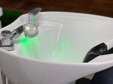 Socila Profeional LED Shower Head: Auto Color Changing, High Preure, and Water Filtration for Shampoo Bowl"